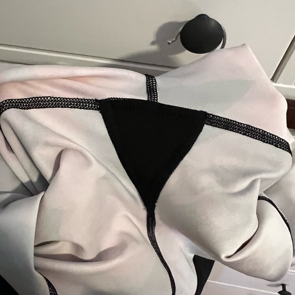 Lululemon Run Inspire Crop II Size 4 Secret Garden - Picture 6 of 6